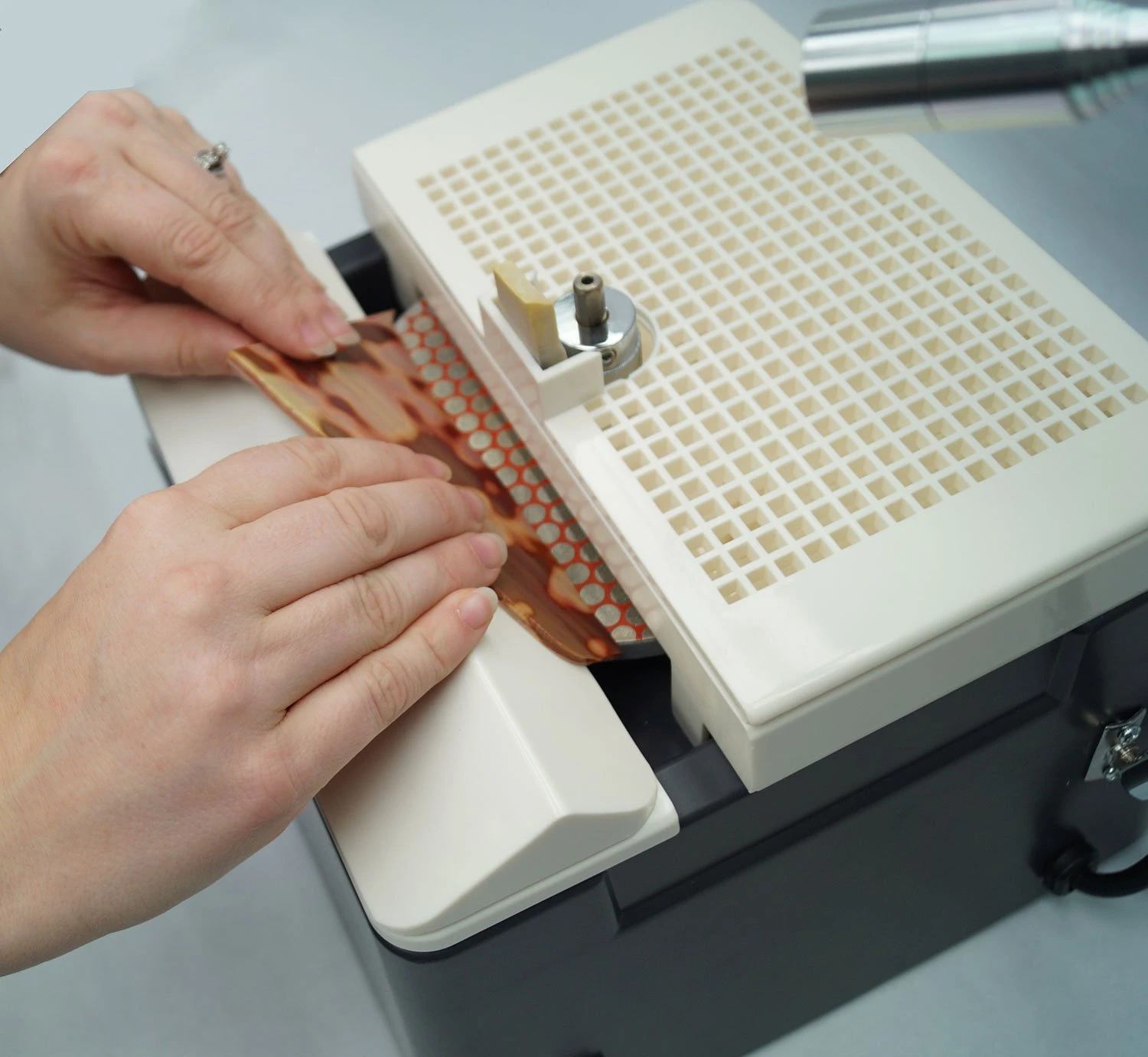 Diamond Max Elite 2-In-1 Grinder 5 Diamond Max Elite 2-In-1 Grinder - Image 5