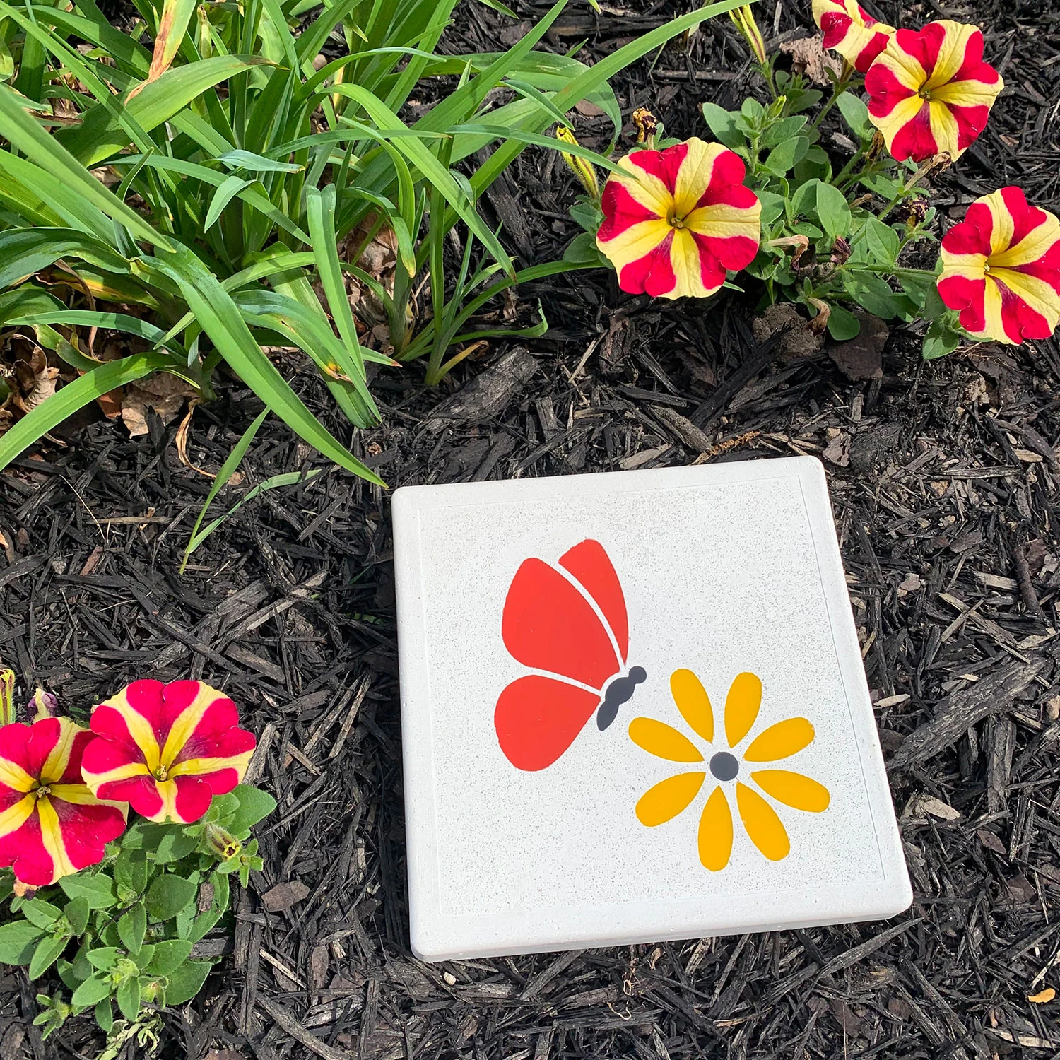 8" Square Clear Stepping Stone Mold - 4 Pack 3 8" Square Clear Stepping Stone Mold - 4 Pack - Image 3